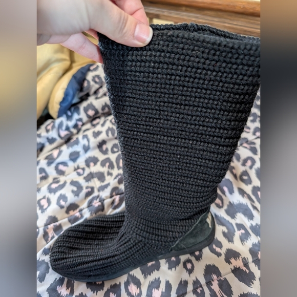 Ugg woman's size 6 classic crochet knit black boots - Picture 5 of 9